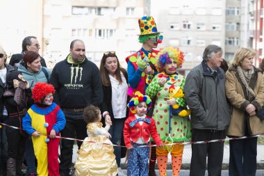Pontevedra, İspanya - 25 Şubat 2017: Geçit katılımcıların detay şehri kış karnavalı kutlama vesilesiyle kutladı.