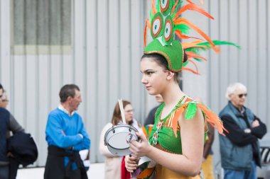 Pontevedra, İspanya - 25 Şubat 2017: Geçit katılımcıların detay şehri kış karnavalı kutlama vesilesiyle kutladı.