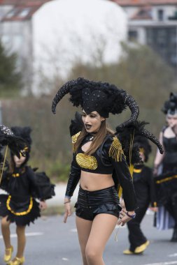 Pontevedra, İspanya - 25 Şubat 2017: Geçit katılımcıların detay şehri kış karnavalı kutlama vesilesiyle kutladı.