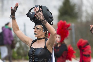 Pontevedra, İspanya - 25 Şubat 2017: Geçit katılımcıların detay şehri kış karnavalı kutlama vesilesiyle kutladı.