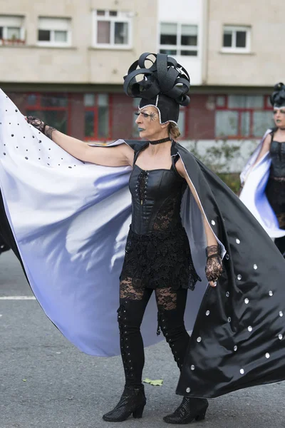 Pontevedra, İspanya - 25 Şubat 2017: Geçit katılımcıların detay şehri kış karnavalı kutlama vesilesiyle kutladı.