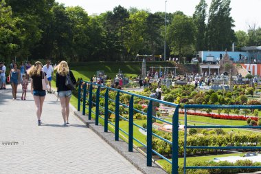 Madurodam, Hollanda - 7 Temmuz 2015: Hollanda 'nın mimarisini minyatür olarak takdir edebileceğiniz ve tadını çıkarabileceğiniz Madurodam' ın Ayrıntıları.