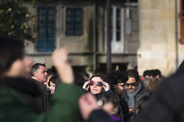 Понтеведра Испания Марта 2015 Люди Пытаются Увидеть Почти Полное Затмение — стоковое фото