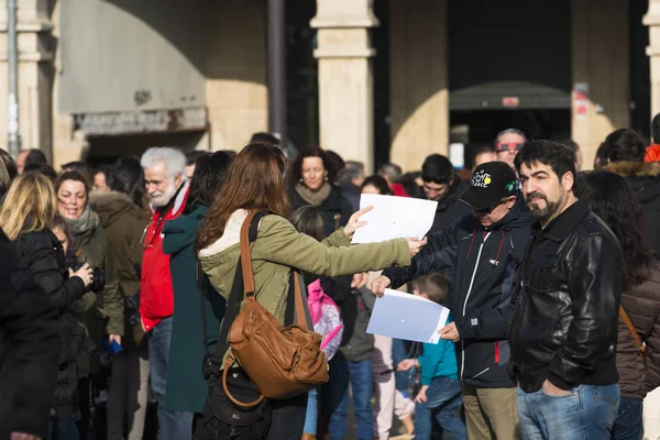 Pontevedra Spain March 2015 People Trying See Almost Total Eclipse — Stock Photo, Image