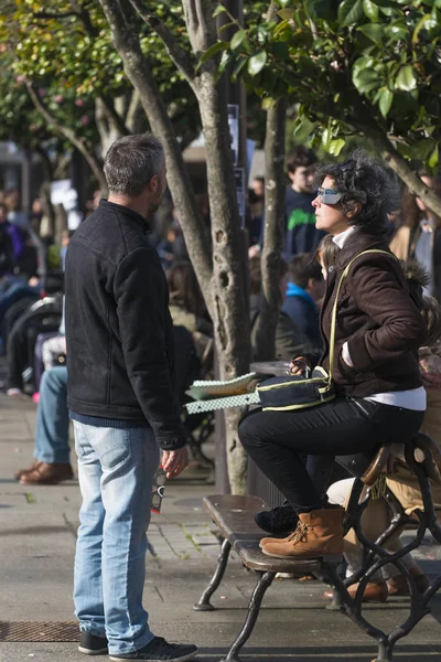 Pontevedra España Marzo 2015 Personas Tratando Ver Eclipse Casi Total — Foto de Stock