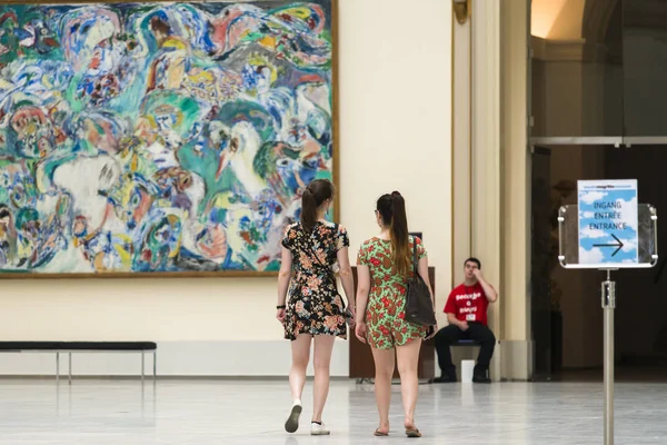 Brussels Belgium July 2015 Brussels Belgium July 2015 Two Young — Stock Photo, Image