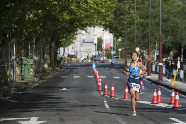 Pontevedra, İspanya - 22 Mayıs 2016: Şampiyonası İspanya triatlon röle katılımcıların detay şehirde düzenlenen.