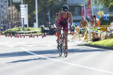 Pontevedra, İspanya - 27 Ağustos 2016: Şehir ve Lerez nehri sokaklarında düzenlenen Xvi Pontevedra Şehir Triatlonu.