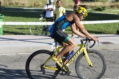 Pontevedra, İspanya - 27 Ağustos 2016: Şehir ve Lerez nehri sokaklarında düzenlenen Xvi Pontevedra Şehir Triatlonu.