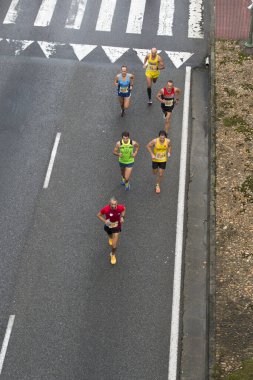 Pontevedra, İspanya - 16 Ekim 2016: Popular Half Marathon City of Pontevedra 2016 'daki katılımcıların ayrıntıları.