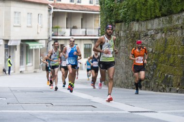 Pontevedra, İspanya - 16 Ekim 2016: Popular Half Marathon City of Pontevedra 2016 'daki katılımcıların ayrıntıları.