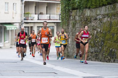 Pontevedra, İspanya - 16 Ekim 2016: Popular Half Marathon City of Pontevedra 2016 'daki katılımcıların ayrıntıları.