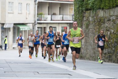 Pontevedra, İspanya - 16 Ekim 2016: Popular Half Marathon City of Pontevedra 2016 'daki katılımcıların ayrıntıları.