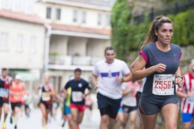 Pontevedra, İspanya - 16 Ekim 2016: Popular Half Marathon City of Pontevedra 2016 'daki katılımcıların ayrıntıları.