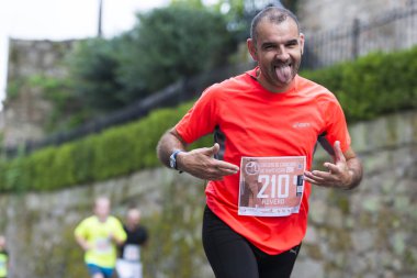 Pontevedra, İspanya - 16 Ekim 2016: Popular Half Marathon City of Pontevedra 2016 'daki katılımcıların ayrıntıları.