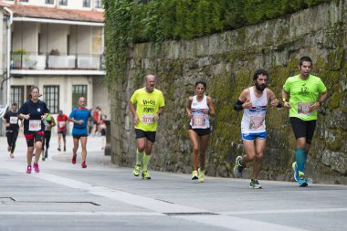 Pontevedra, İspanya - 16 Ekim 2016: Popular Half Marathon City of Pontevedra 2016 'daki katılımcıların ayrıntıları.