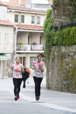 Pontevedra, İspanya - 16 Ekim 2016: Popular Half Marathon City of Pontevedra 2016 'daki katılımcıların ayrıntıları.