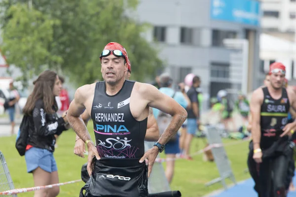 Pontevedra, İspanya - 11 Haziran 2017: Ve İspanyolca triatlon Şampiyonası kulüpler, sokakları ve şehrin nehir tarafından kutlanan tarafından detayını.