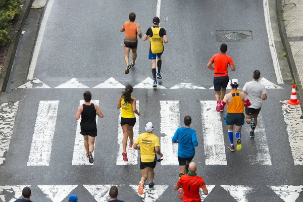 スペインポンテベドラ2016年10月16日 人気のハーフマラソン都市ポンテベドラ2016の参加者の詳細は 市内の通りを通って — ストック写真