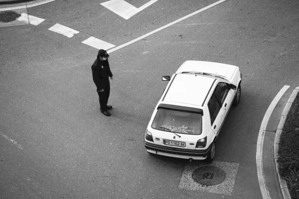 Pontevedra Spanien März 2020 Ein Polizeibeamter Kontrolliert Fahrzeuge Während Der — Stockfoto