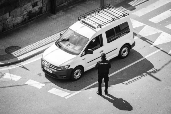 Ποντεβεδρα Ισπανια Μαρτιου 2020 Αστυνομικός Ελέγχει Οχήματα Κατά Διάρκεια Του — Φωτογραφία Αρχείου