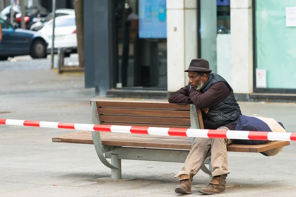 Antwerp Belgium Hazi Ran 2015 Tahta Bir Bankta Oturan Siyah — Stok fotoğraf
