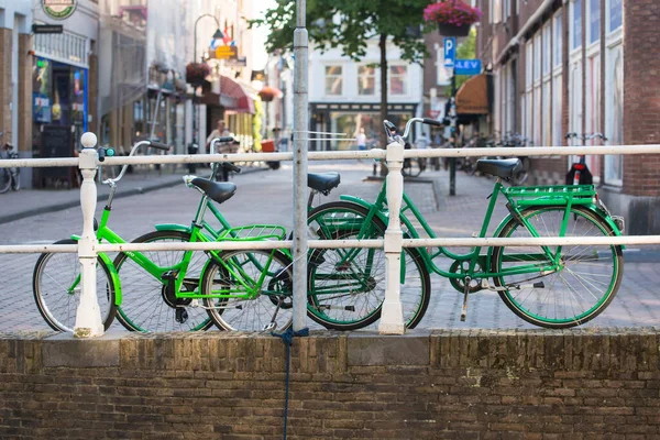 Delft Netherlands July 2015 Bicycles Parked One Bridges Crossing Artificial — Stock Photo, Image