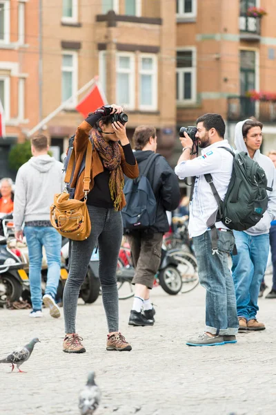 Amsterdam Netherlands Hazi Ran 2015 Elinde Refleks Kamerayla Iki Kişi — Stok fotoğraf