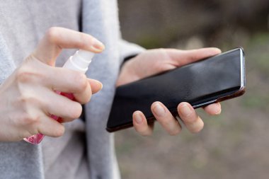 Telefonun antiseptikle dezenfekte edilmesi