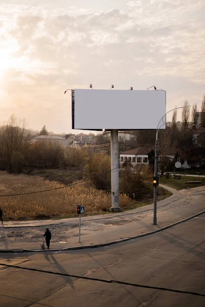 Panneau Affichage Long Avenue Avec Des Voitures Perches Des Maisons — Photo