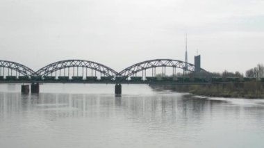 Yük treni geçiş demiryolu Köprüsü