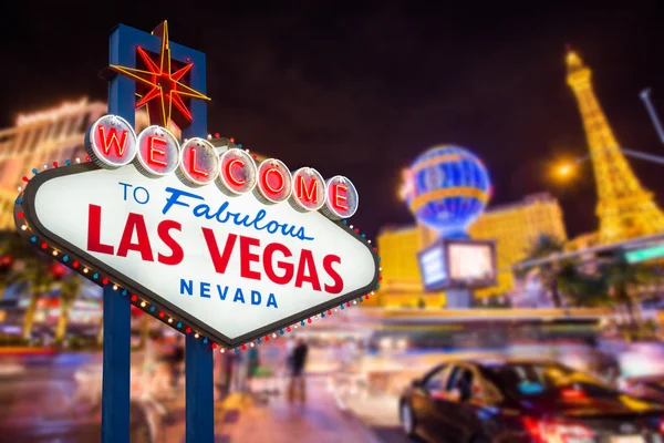 Bienvenue au fabuleux panneau Las vegas Nevada avec route de bande floue b — Photo