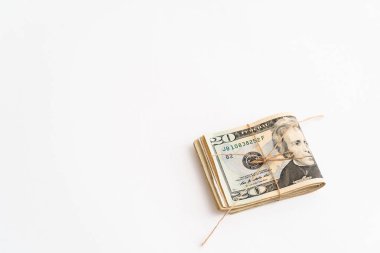 Beyaz arka planda Amerikan doları banknot