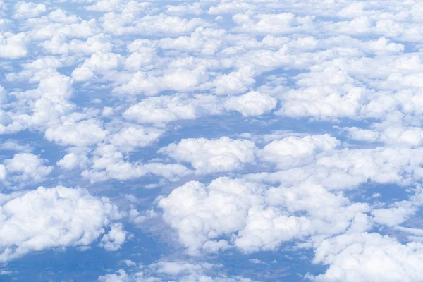 Vista superior del paisaje nublado desde el avión —  Fotos de Stock