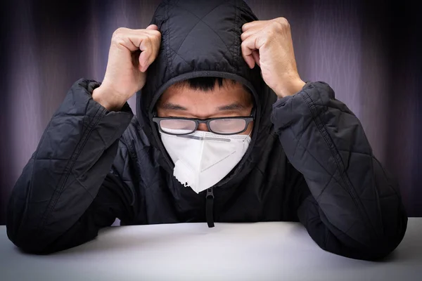 Homem Asiático Usando Máscara Cirúrgica Para Prevenir Gripe Corona Vírus — Fotografia de Stock