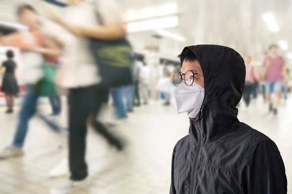 Homem Asiático Usando Máscara Cirúrgica Para Prevenir Gripe Coronavirus Com — Fotografia de Stock