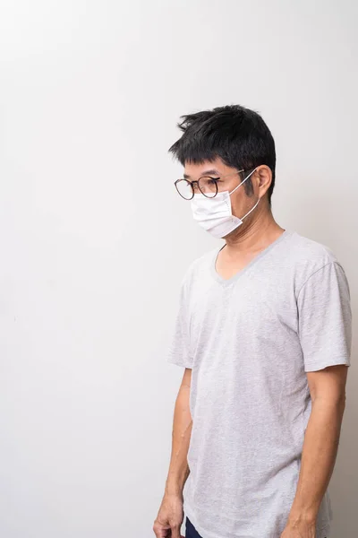 Ázsiai Férfi Visel Sebészeti Maszk Megelőzésére Influenza Betegség Coronavirus — Stock Fotó