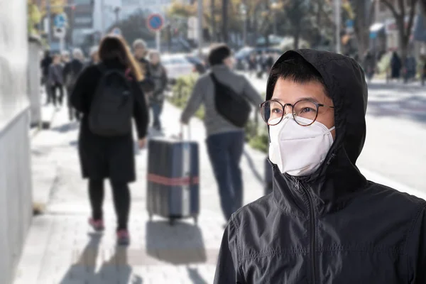 Ασιάτης Άνδρας Που Φοράει Χειρουργική Μάσκα Για Την Πρόληψη Της — Φωτογραφία Αρχείου