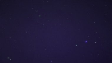 gece gökyüzü zaman atlamalı yıldızlarda