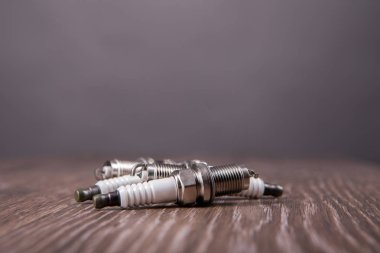 araba bujisi, araba parçaları