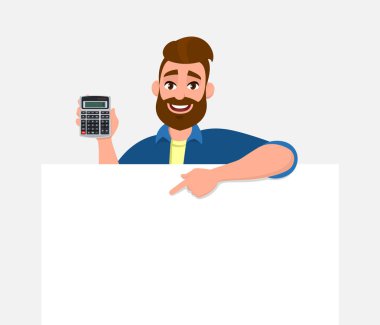 Dijital hesap makinesi ve boş beyaz tahta gösteren ya da tutan mutlu sakallı bir adam. Elinde kopya alanı olan boş bir poster ya da sayfa. Modern yaşam tarzı, son teknoloji, bankacılık, reklam.