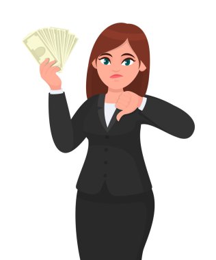 Mutsuz iş kadını para, para, dolar, para, banknot, el ve el hareketleriyle baş parmak işareti yapıyor. Kötü, hayır, olumsuz, sevilmeyen, çizgi film tarzında fikir ayrılığı.