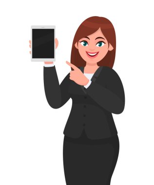Genç iş kadını boş bir ekranın dijital tabletini gösteriyor ya da tutuyor ve işaret parmağıyla işaret ediyor. Kadın karakter tasarımı çizimi. Modern yaşam tarzı, çizgi filmdeki teknoloji aleti kavramı.