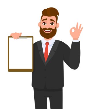 Genç işadamı boş pano gösteriyor ve tamam, tamam işareti yapıyor. Elinde not defteri olan biri. Erkek karakter tasarımı çizimi. İnsan duyguları, vektör karikatüründeki yüz ifadeleri kavramı.