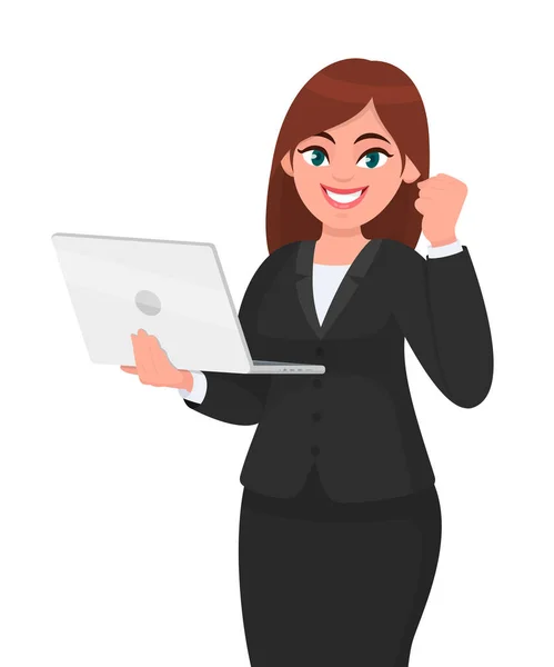 Genç iş kadını elinde yeni bir dizüstü bilgisayar tutuyor ve elini kaldırmış. Kadın karakter tasarımı çizimi. Modern yaşam tarzı, aygıt, vektör karikatür stilinde teknoloji kavramı.
