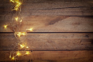 Noel altın garland ışıkları