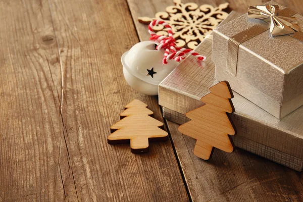 Dekorative Weihnachtsbäume aus Holz — Stockfoto