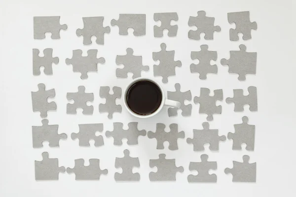 커피 컵과 퍼즐 조각 — 스톡 사진