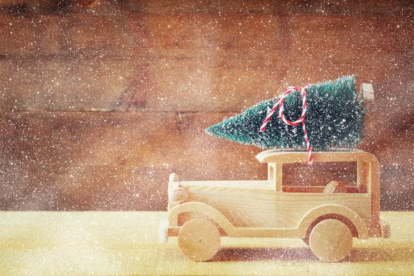 Samochód drewniany drzewo christmas, — Zdjęcie stockowe