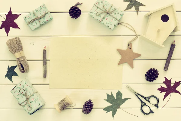 크리스마스 선물 포장 및 빈 카드 — 스톡 사진